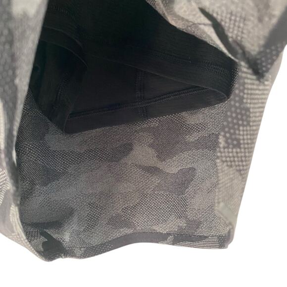 Lululemon Mens Surge Camo Shorts Gray size small Lined - Picture 2 of 7